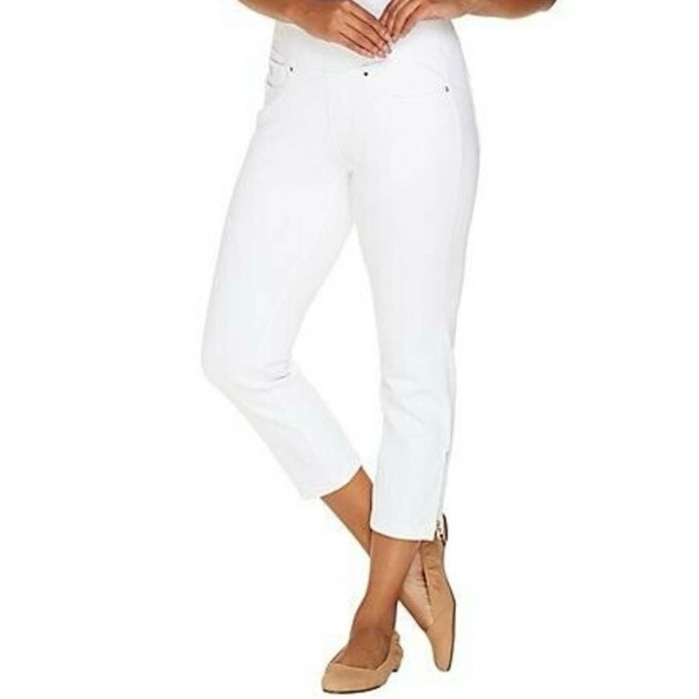 NWOT Belle by Kim Gravel Flexibelle Ivory Crop Jeans w/ Zipper Detail